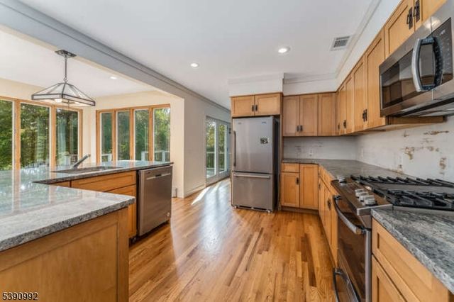 17 Windy Hill Rd, Clinton Twp., NJ 08801