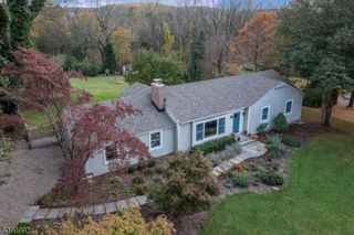 17 Windy Hill Rd, Clinton Twp., NJ 08801