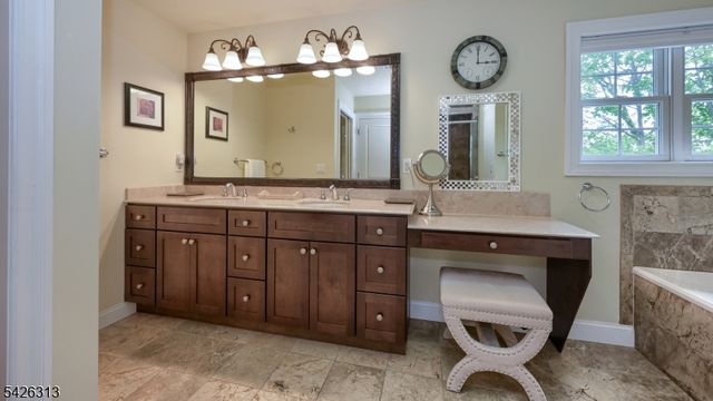 14 De Hart Ct, Wayne Twp., NJ 07470