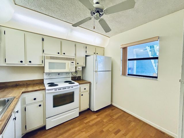 7214 Golf Colony Court 101, Lake Worth, FL 33467