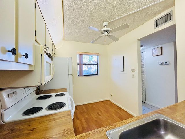 7214 Golf Colony Court 101, Lake Worth, FL 33467