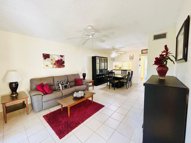 7214 Golf Colony Court 101, Lake Worth, FL 33467