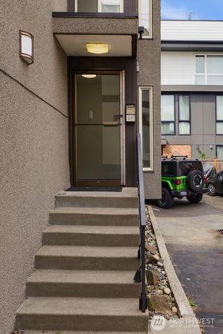 2362 Franklin Avenue E, Seattle, WA 98102
