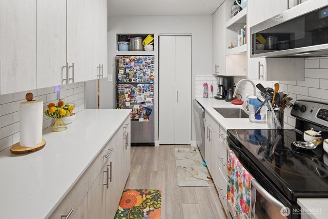 2362 Franklin Avenue E, Seattle, WA 98102