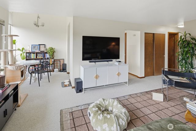 2362 Franklin Avenue E, Seattle, WA 98102