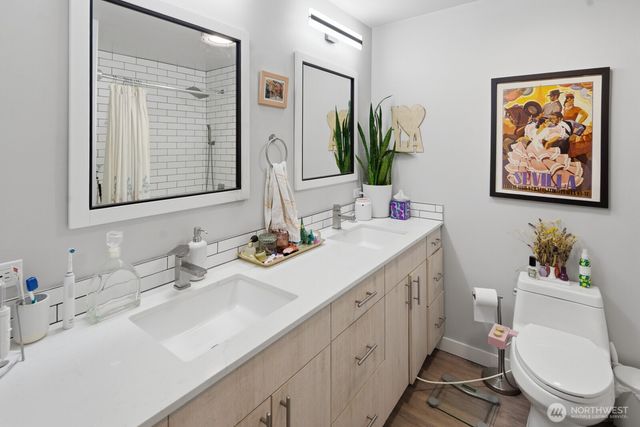 2362 Franklin Avenue E, Seattle, WA 98102