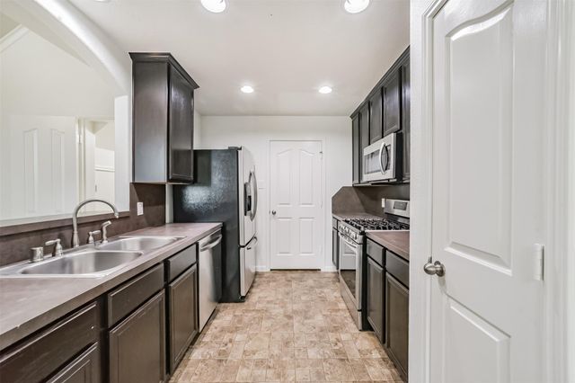 9334 Valley Tree Lane, Houston, TX 77089