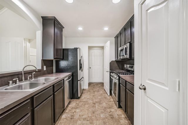 9334 Valley Tree Lane, Houston, TX 77089