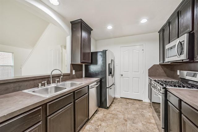 9334 Valley Tree Lane, Houston, TX 77089