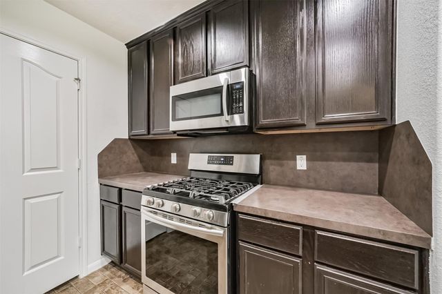 9334 Valley Tree Lane, Houston, TX 77089