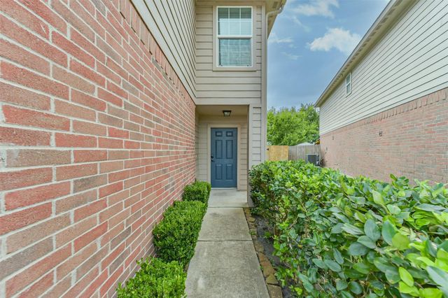 9334 Valley Tree Lane, Houston, TX 77089