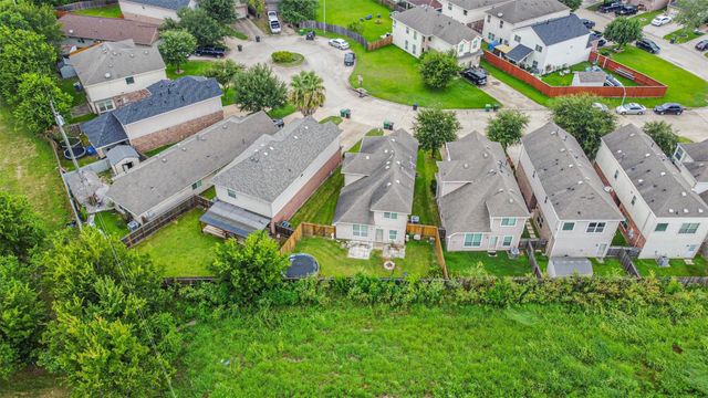 9334 Valley Tree Lane, Houston, TX 77089
