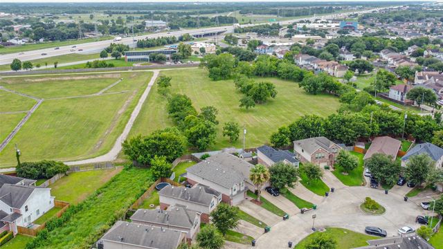9334 Valley Tree Lane, Houston, TX 77089