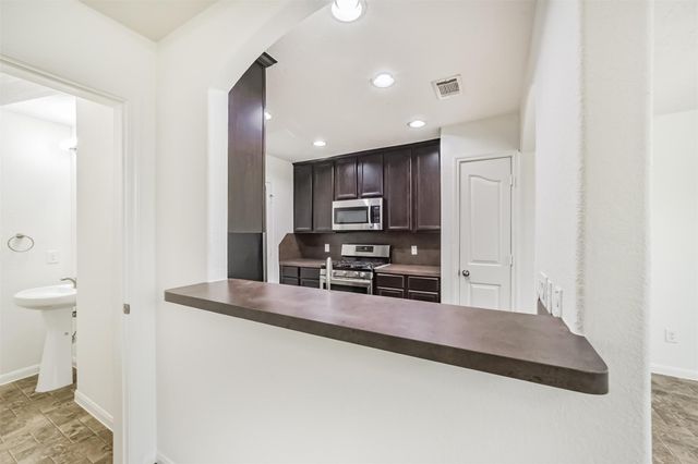 9334 Valley Tree Lane, Houston, TX 77089