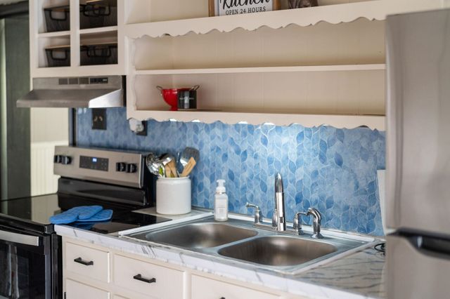 440 LAKE DR, Crimora, VA 24431