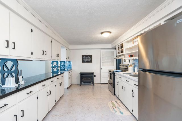 440 LAKE DR, Crimora, VA 24431