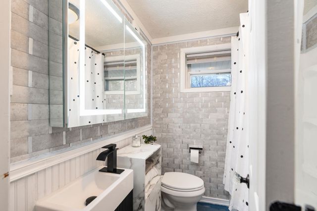 440 LAKE DR, Crimora, VA 24431