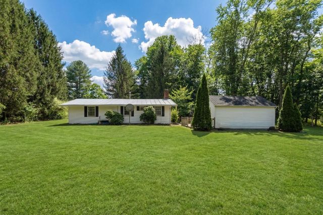 440 LAKE DR, Crimora, VA 24431