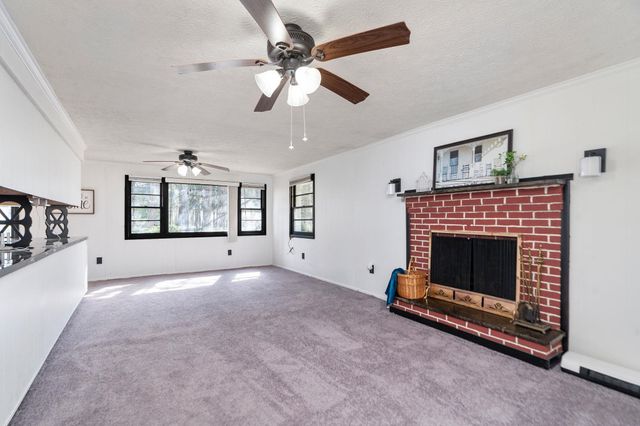 440 LAKE DR, Crimora, VA 24431