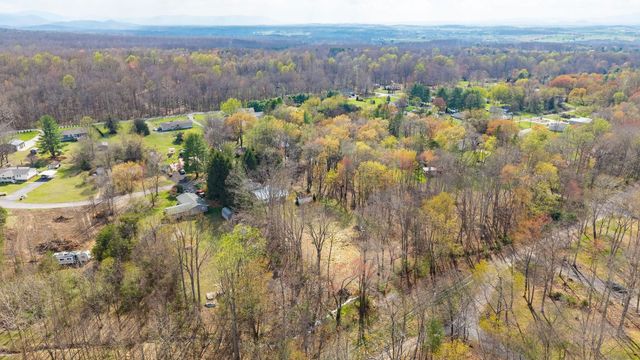 440 LAKE DR, Crimora, VA 24431