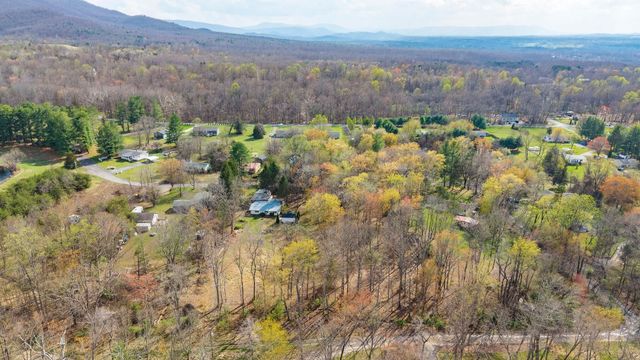 440 LAKE DR, Crimora, VA 24431