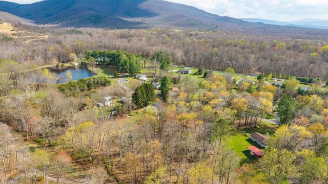440 LAKE DR, Crimora, VA 24431