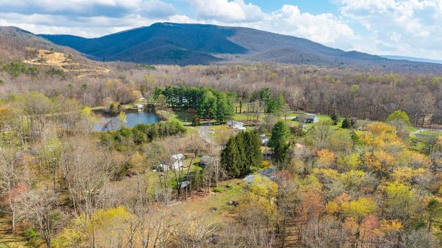 440 LAKE DR, Crimora, VA 24431