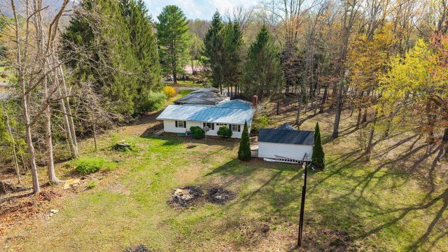 440 LAKE DR, Crimora, VA 24431