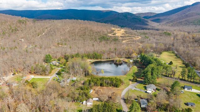 440 LAKE DR, Crimora, VA 24431