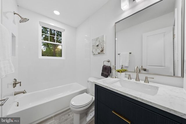 6932 CHESTNUT AVE, Falls Church, VA 22042