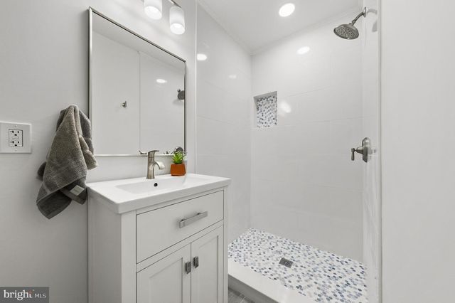 6932 CHESTNUT AVE, Falls Church, VA 22042