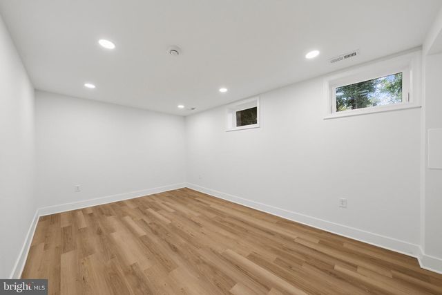 6932 CHESTNUT AVE, Falls Church, VA 22042