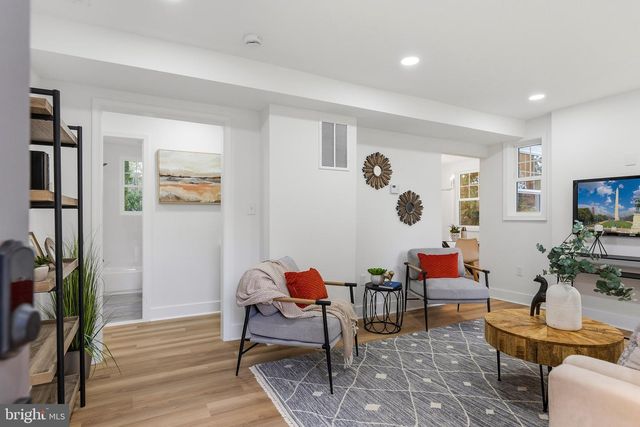 6932 CHESTNUT AVE, Falls Church, VA 22042