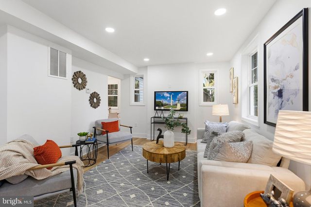 6932 CHESTNUT AVE, Falls Church, VA 22042