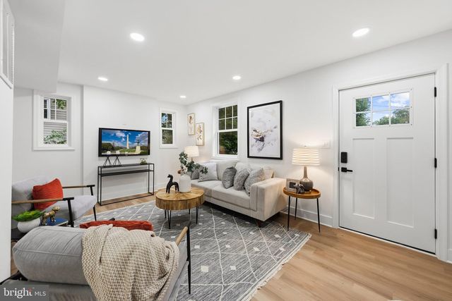 6932 CHESTNUT AVE, Falls Church, VA 22042