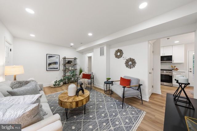 6932 CHESTNUT AVE, Falls Church, VA 22042