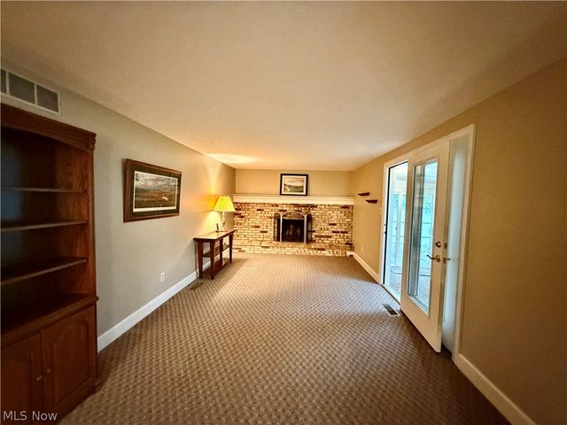 243 Greenbriar Drive, Cortland, OH 44410