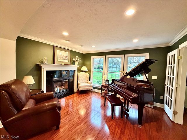 243 Greenbriar Drive, Cortland, OH 44410