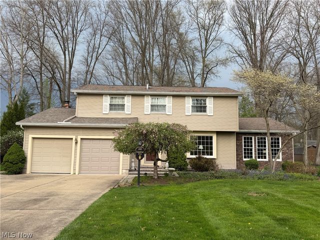 243 Greenbriar Drive, Cortland, OH 44410