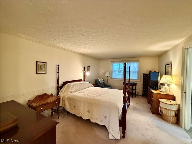 243 Greenbriar Drive, Cortland, OH 44410