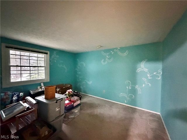 243 Greenbriar Drive, Cortland, OH 44410