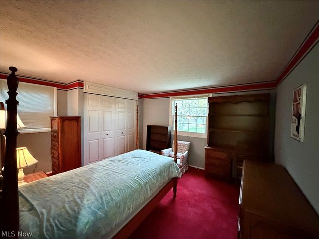 243 Greenbriar Drive, Cortland, OH 44410