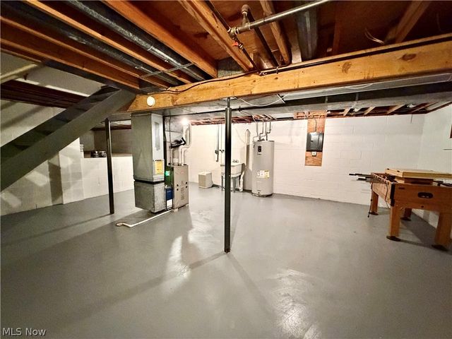 243 Greenbriar Drive, Cortland, OH 44410