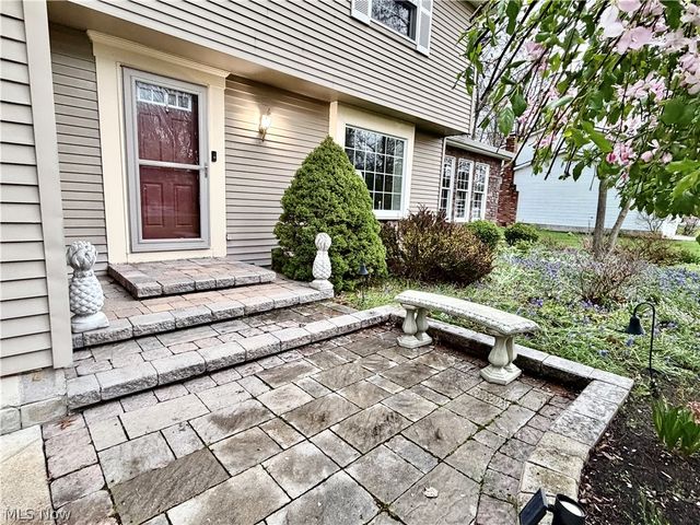 243 Greenbriar Drive, Cortland, OH 44410