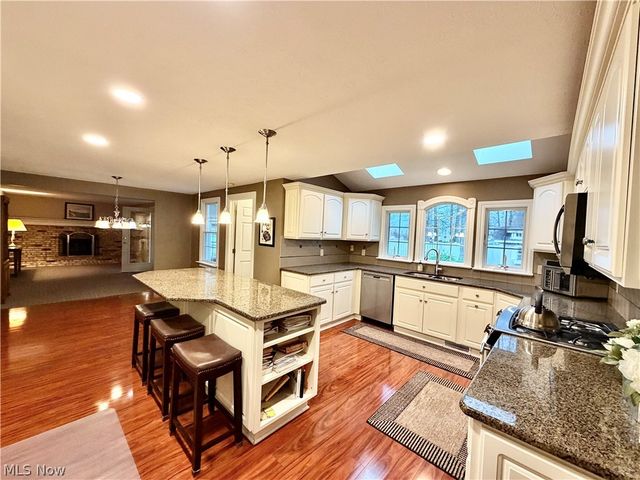 243 Greenbriar Drive, Cortland, OH 44410