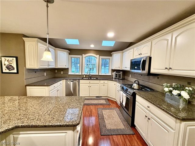 243 Greenbriar Drive, Cortland, OH 44410