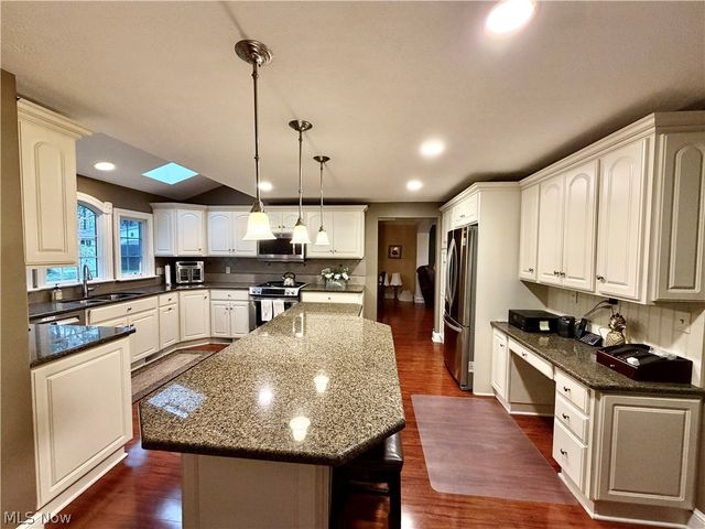 243 Greenbriar Drive, Cortland, OH 44410