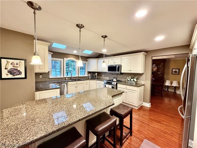 243 Greenbriar Drive, Cortland, OH 44410