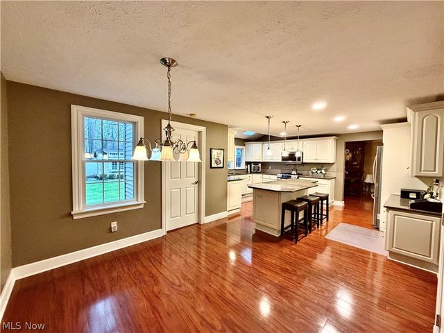 243 Greenbriar Drive, Cortland, OH 44410