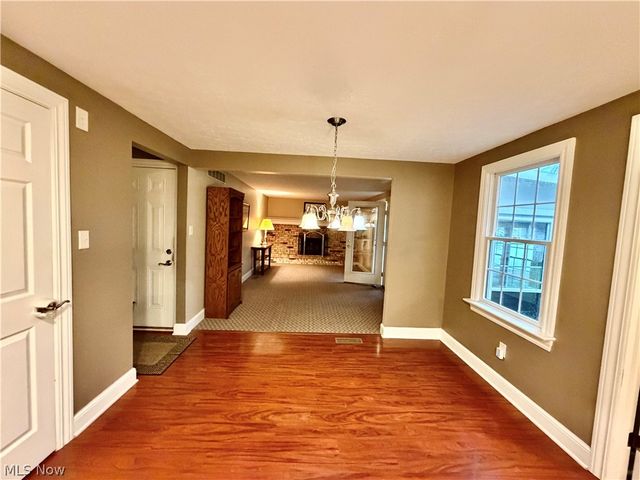 243 Greenbriar Drive, Cortland, OH 44410